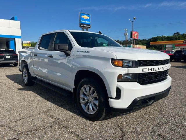 Summit White 2022 Chevrolet Silverado 1500 Custom Crew Cab RWD Pickup Truck 4X2 8-Speed Automatic