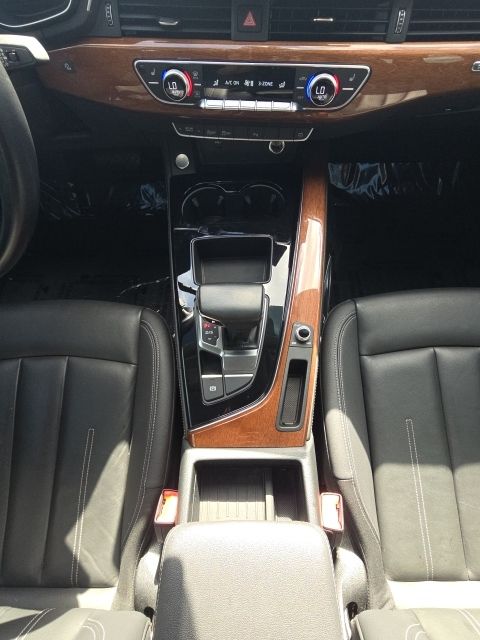 2022 Audi A4 40 Premium Plus:B02144
