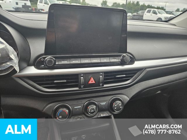 2024 Kia Forte LXS photo 5