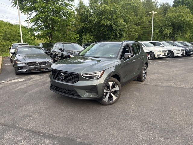 2026 Volvo XC40 B5 Core Dark AWD's photo