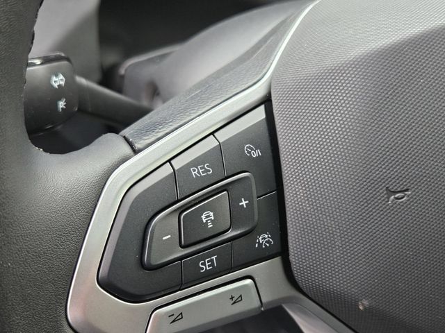 2025 Volkswagen Taos SE Black - Photo 17