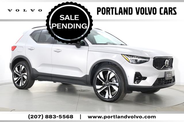 2025 Volvo XC40 B5 Plus Dark Theme AWD