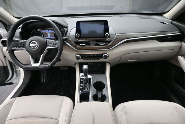 Used 2025 Nissan Altima Sedan