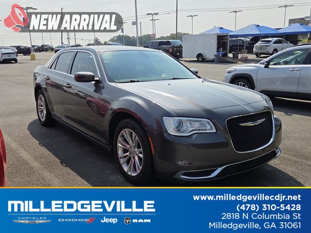 Crystal Metallic 2019 Chrysler 300 Sedan Rear-Wheel Drive 8-Speed Automatic