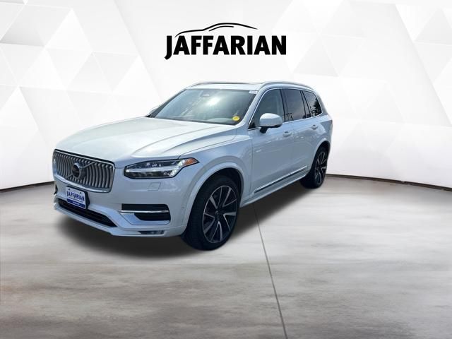 Crystal White 2023 Volvo XC90 B6 Plus Bright Theme 7-Passenger AWD SUV / Crossover All-Wheel Drive Automatic