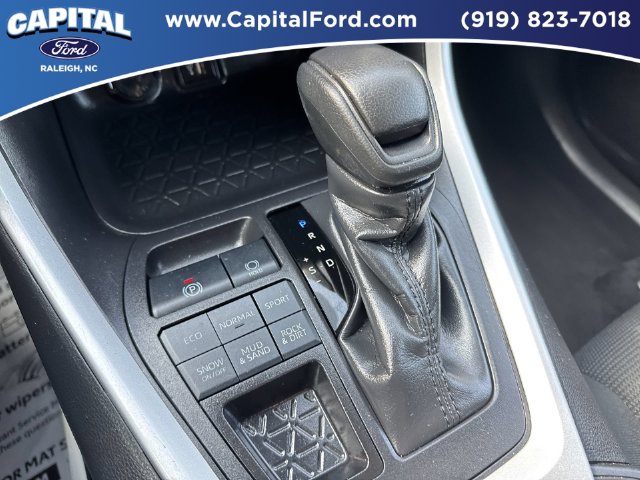 Used 2025 Ice Toyota LE image 30