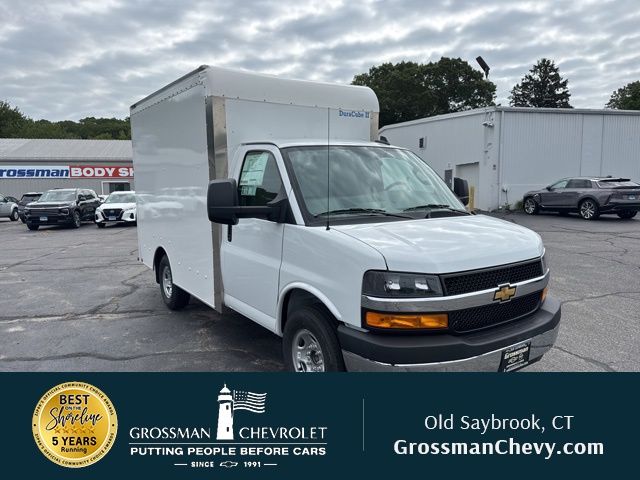 Summit White 2025 Chevrolet Express Chassis Van Rear-Wheel Drive 8-Speed Automatic