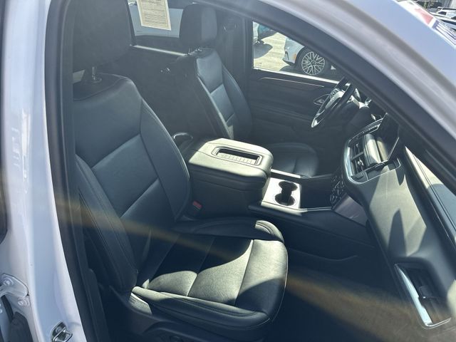 Used 2022 White Chevrolet Z71 image 27