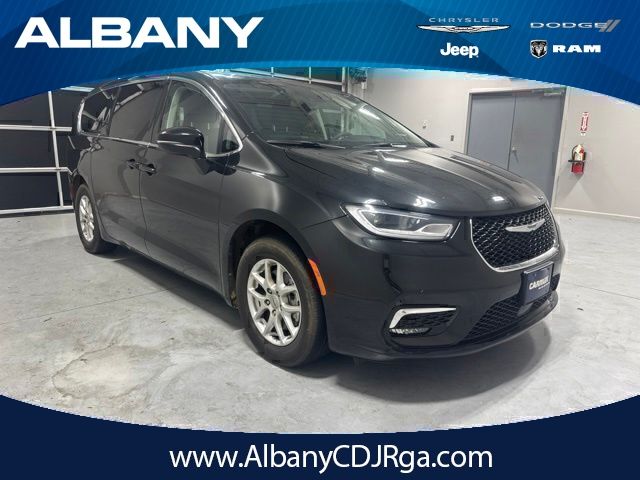 Brilliant Black Crystal Pearlcoat 2023 Chrysler Pacifica Minivan Front-Wheel Drive 9-Speed Automatic