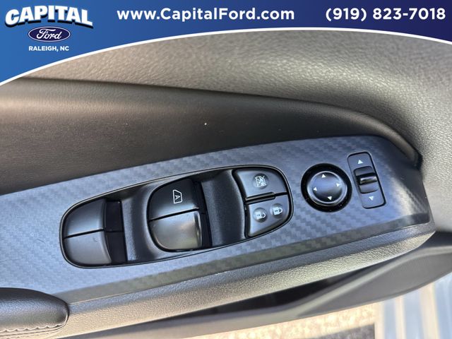 Used 2025 White Nissan 2.5 SV image 21