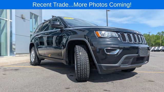 Diamond Black Crystal Pearlcoat 2017 Jeep Grand Cherokee Laredo 4WD SUV / Crossover Four-Wheel Drive 8-Speed Automatic