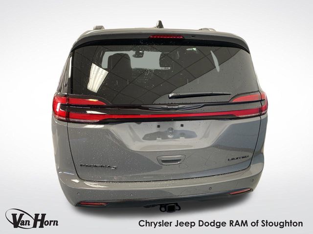 2025 Chrysler Pacifica Limited photo