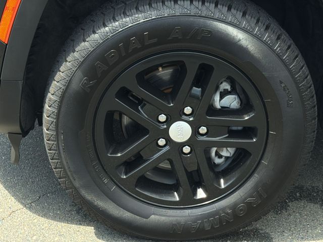 Used 2023 Black Jeep Laredo image 16
