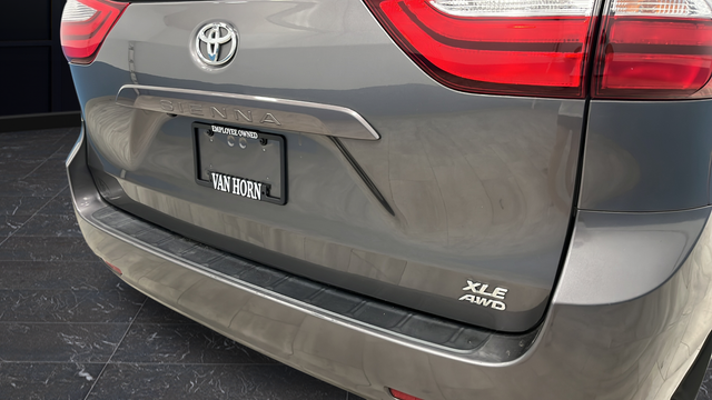 Used 2017 Predawn Gray Mica Toyota XLE image 35