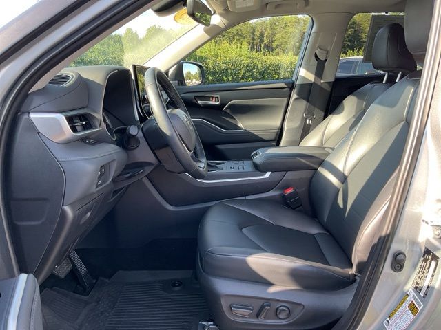 Used 2025 Toyota Highlander SUV