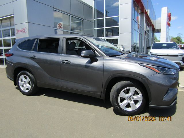 used 2023 Toyota Highlander car, priced at $34,999