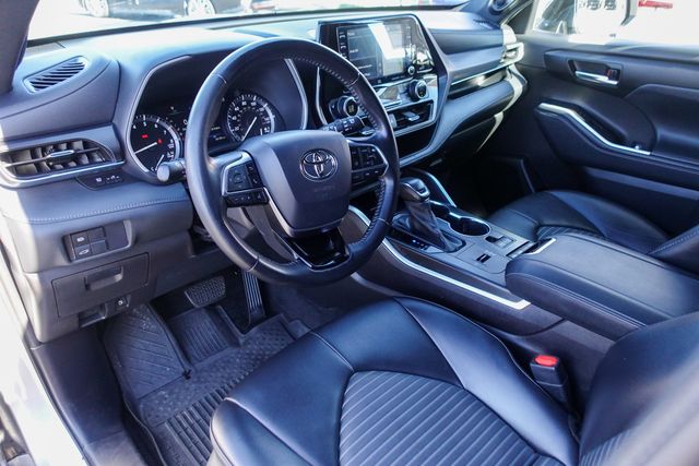 used 2021 Toyota Highlander car, priced at $31,500