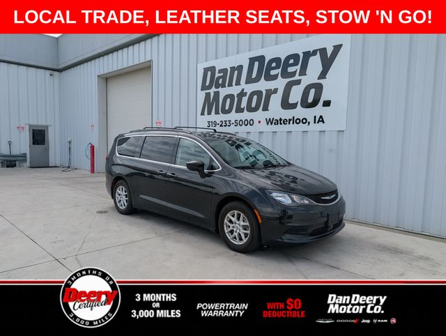 Brilliant Black Crystal Pearlcoat 2021 Chrysler Voyager Minivan Front-Wheel Drive 9-Speed Automatic