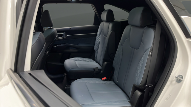 Used 2025 White Kia SX Prestige image 23