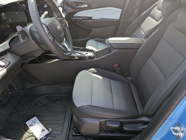 2025 Chevrolet Trax LT photo