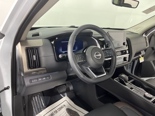 2025 Everest White Pearl Tricoat Nissan Pathfinder Platinum 4X4 SUV