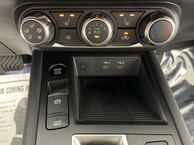 2025 Aspen White Tricoat Nissan Kicks SV FWD SUV