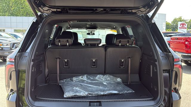 Used 2025 Chevrolet Traverse SUV