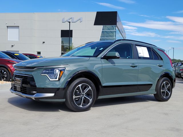  2025 Kia Niro SX FWD   