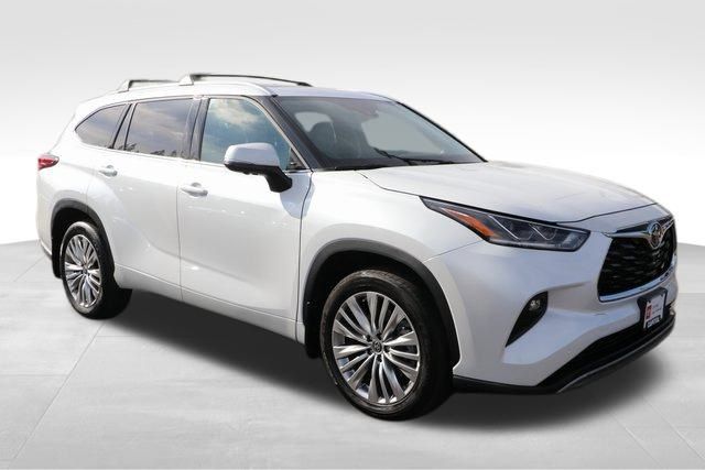 2023 Toyota Highlander L 19