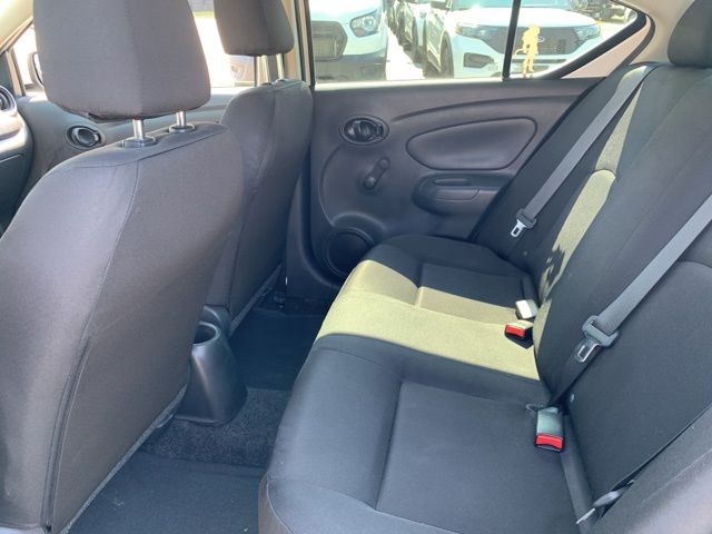 2019 Nissan Versa 1.6 S 13