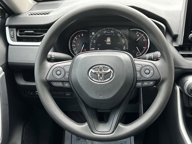 2024 Toyota RAV4 XLE 8