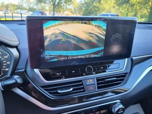 New 2025 White Nissan 2.5 SR image 18