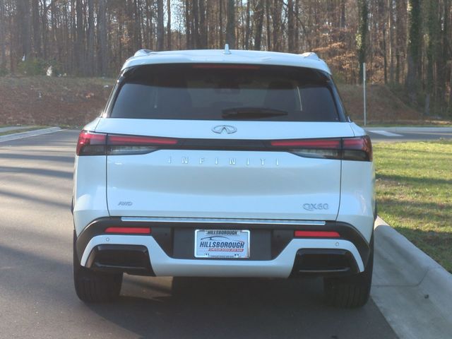 Used 2023 White INFINITI LUXE image 12