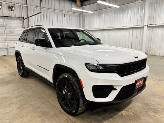 Bright White Clearcoat 2025 Jeep Grand Cherokee SUV / Crossover 4X2 8-Speed Automatic