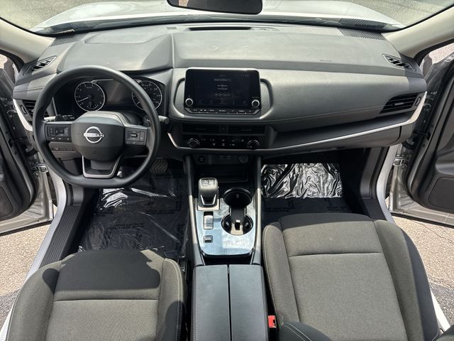 Used 2025 Silver Nissan S image 9