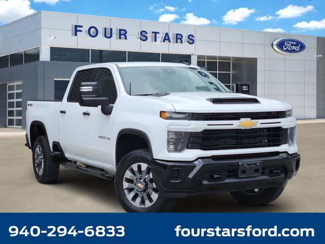 Summit White 2025 Chevrolet Silverado 2500HD Custom Crew Cab 4WD Pickup Truck Four-Wheel Drive Automatic