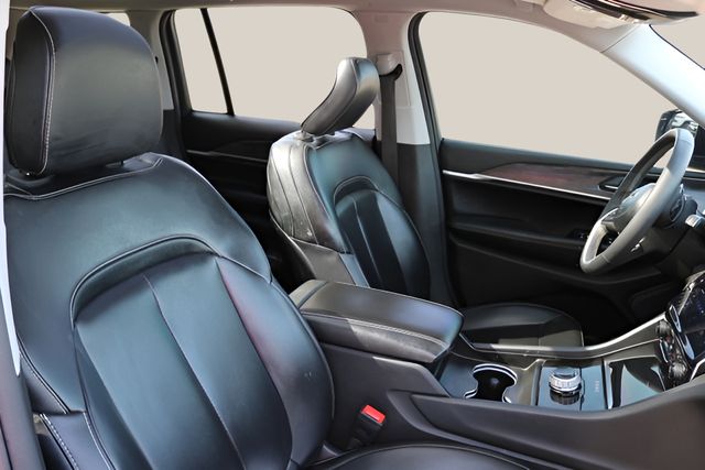 Used Car 2023 Jeep Grand Cherokee  Limited For Sale Under $35,000 In Austin, Texas