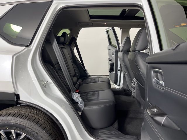 2025 Everest White Pearl Nissan Rogue Platinum FWD SUV