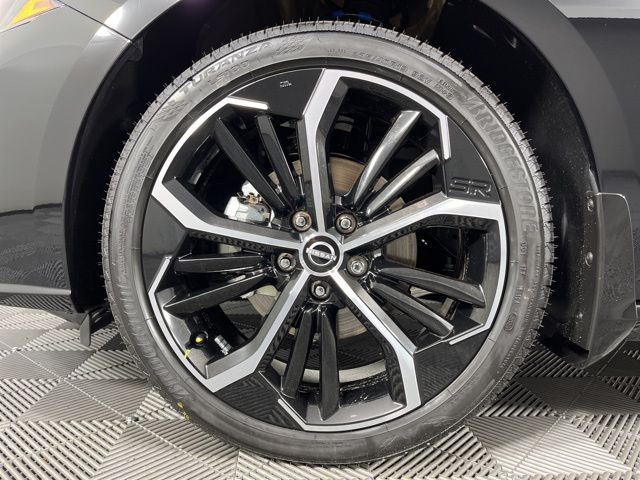 2025 Super Black Clearcoat Nissan Altima 2.5 SR FWD Sedan