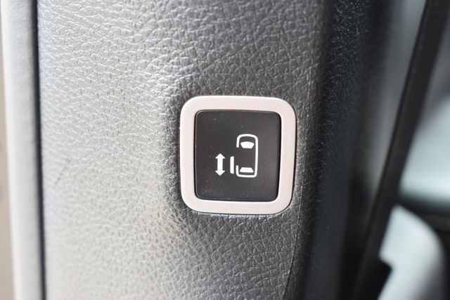 Used 2025 Chrysler Pacifica Van