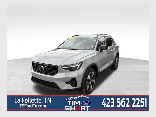 Vapour Gray Metallic 2026 Volvo XC40 SUV / Crossover All-Wheel Drive Automatic