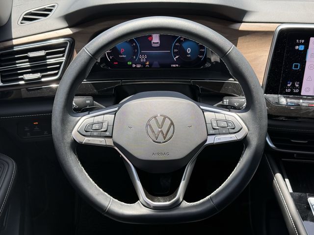 2025 Volkswagen Atlas 2.0T SE w/Technology Black at Gullo Toyota
