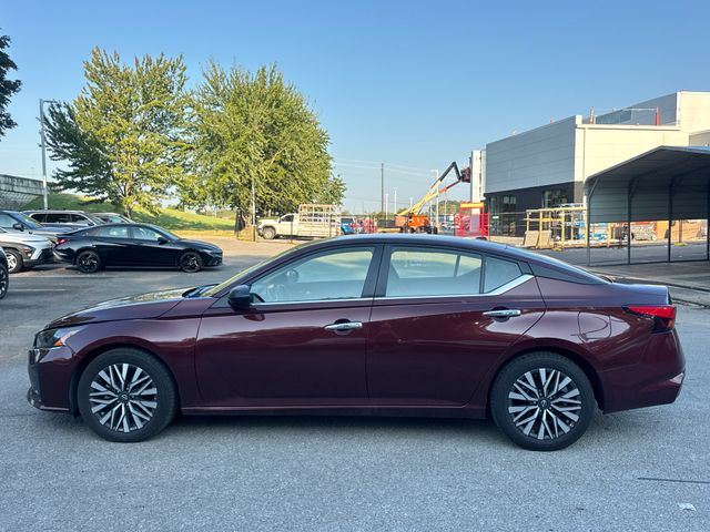 Used 2025 Red Nissan 2.5 SV image 2