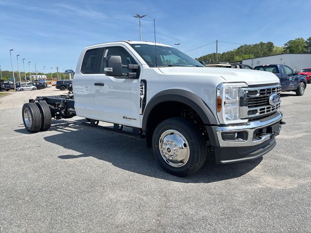 New 2026 Oxford White Ford F-450® XL image 4