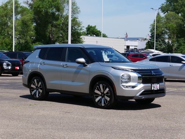 Alloy Silver Metallic 2025 Mitsubishi Outlander SE FWD SUV / Crossover Front-Wheel Drive Continuously Variable Transmission