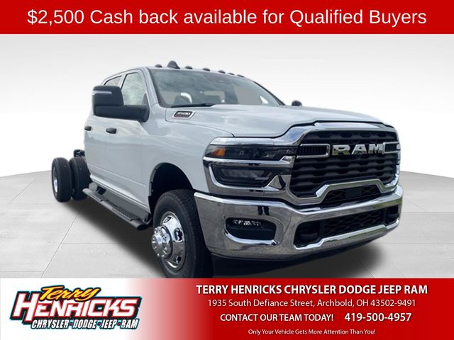 Bright White Clearcoat 2026 RAM 3500 Chassis Pickup Truck Four-Wheel Drive 8-Speed Automatic