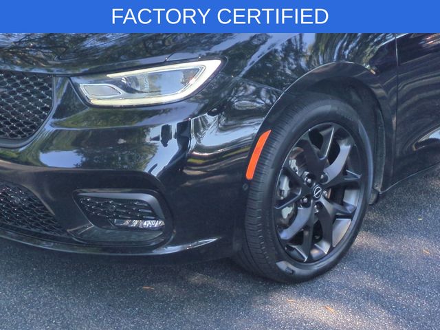 Used 2025 Black Chrysler Limited image 9