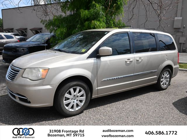 2013 Chrysler Town & Country Touring FWD