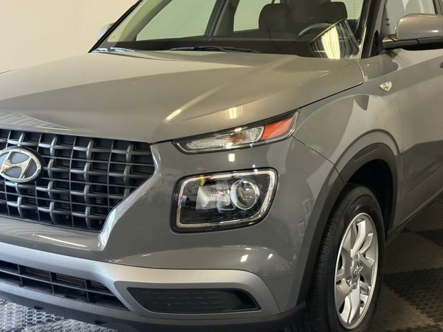 2022 Hyundai Venue SE photo