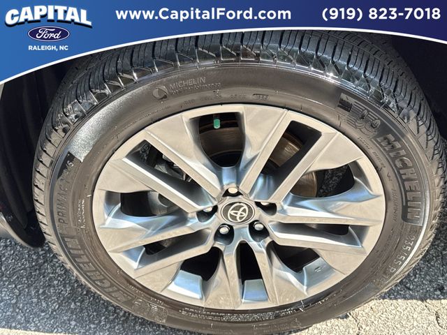Used 2025  Toyota XLE Premium image 13